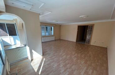 Alsancak Mustafa Bey Caddesi’nde İzmir Kültürpark’a Geniş Cepheli Satılık Prestijli Daire