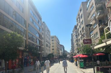 KIBRIS ŞEHİTLERİ ALSANCAK DEDEMAN OTEL YAKINI MOBİLYALI DAİRE