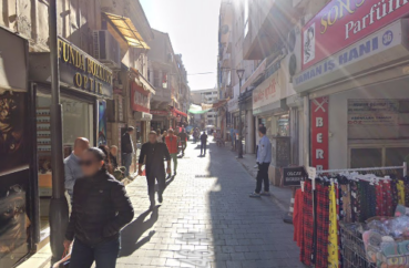 KEMERALTI – 1. BEYLER’DE TUVALETLİ 70 m² KİRALIK ZEMİN KAT DÜZ GİRİŞ DÜKKAN